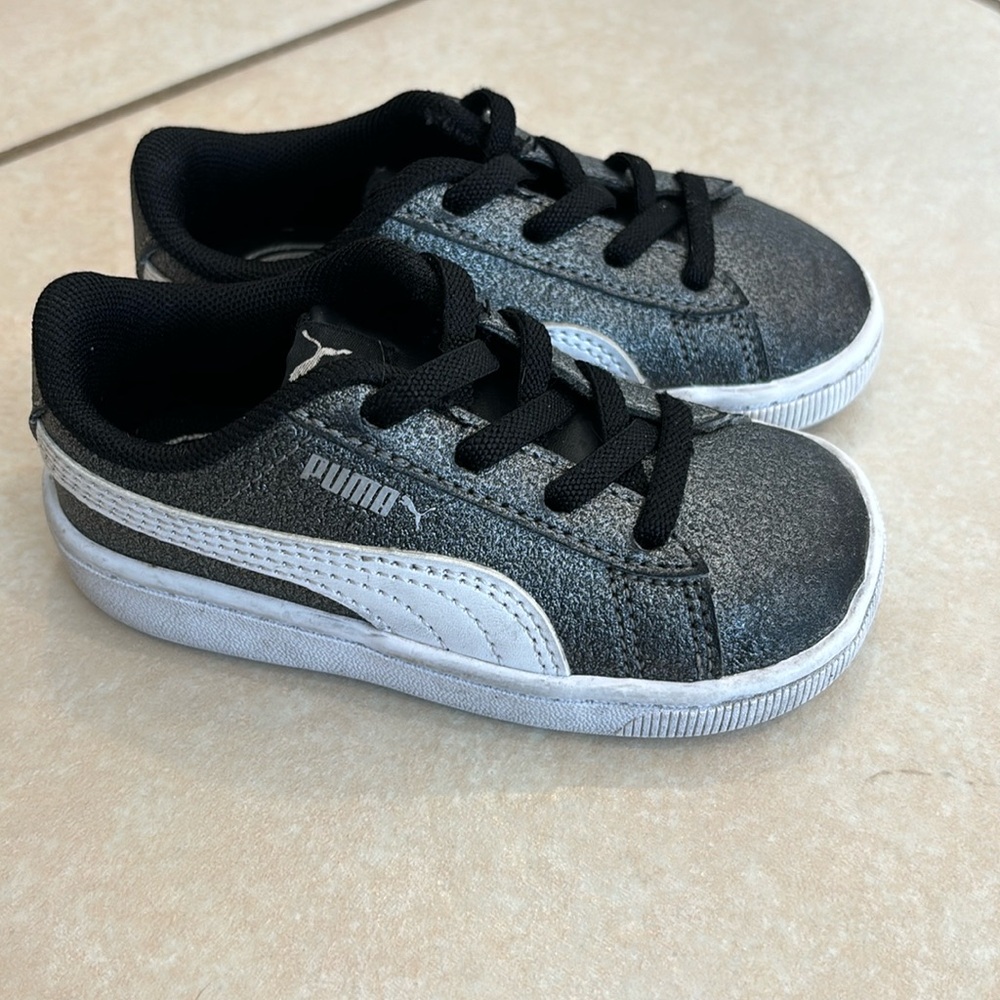 PUMA Vikky Kinderfit V2 Glitz Sneaker Metallic Grey Toddler 6 Pull On Shoe